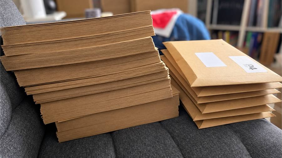 Les enveloppes du numéro 20 de Synchro prêtes pour l'expédition aux contributeurs