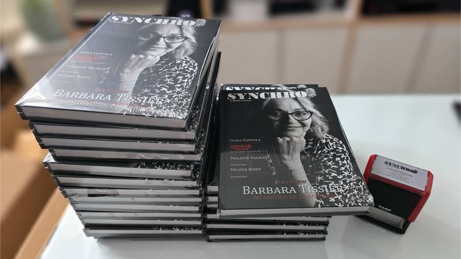 Les exemplaires du numéro 20 de Synchro, avec Barbara Tissier en couverture, sous blister avant expédition